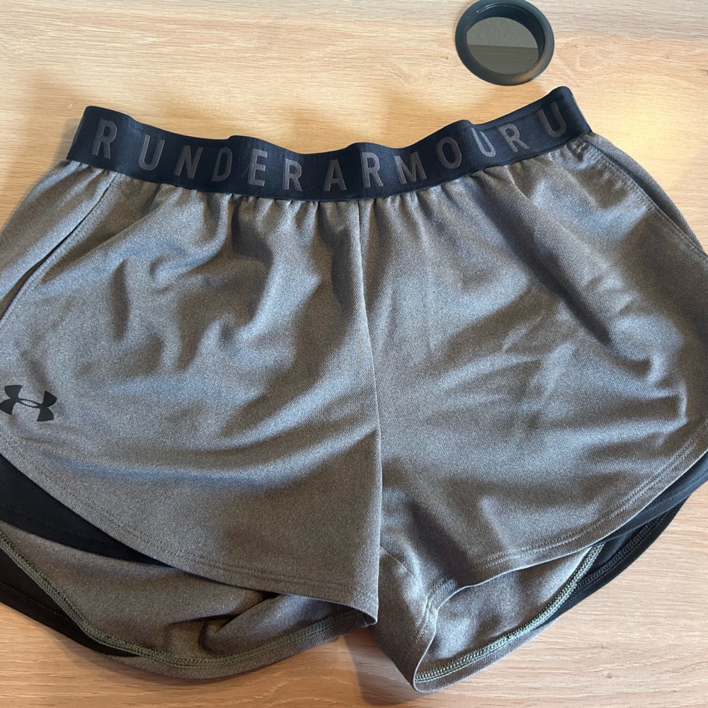 Underamour Loose Heatgear Shorts